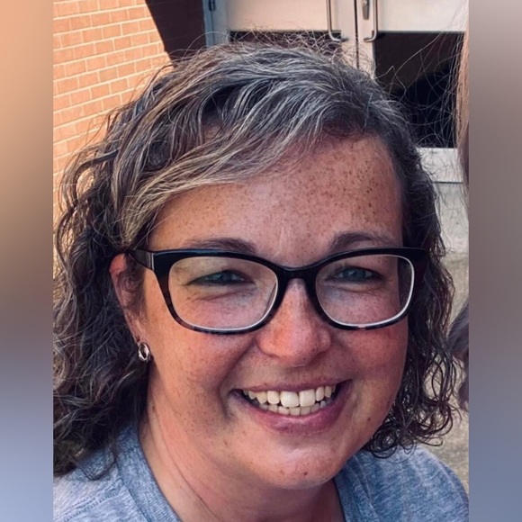 💜💁🏻‍♀️meet your posher, Karen - Picture 1 of 7